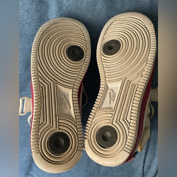 Youth Nike Jordan high tops - Picture 4 of 4